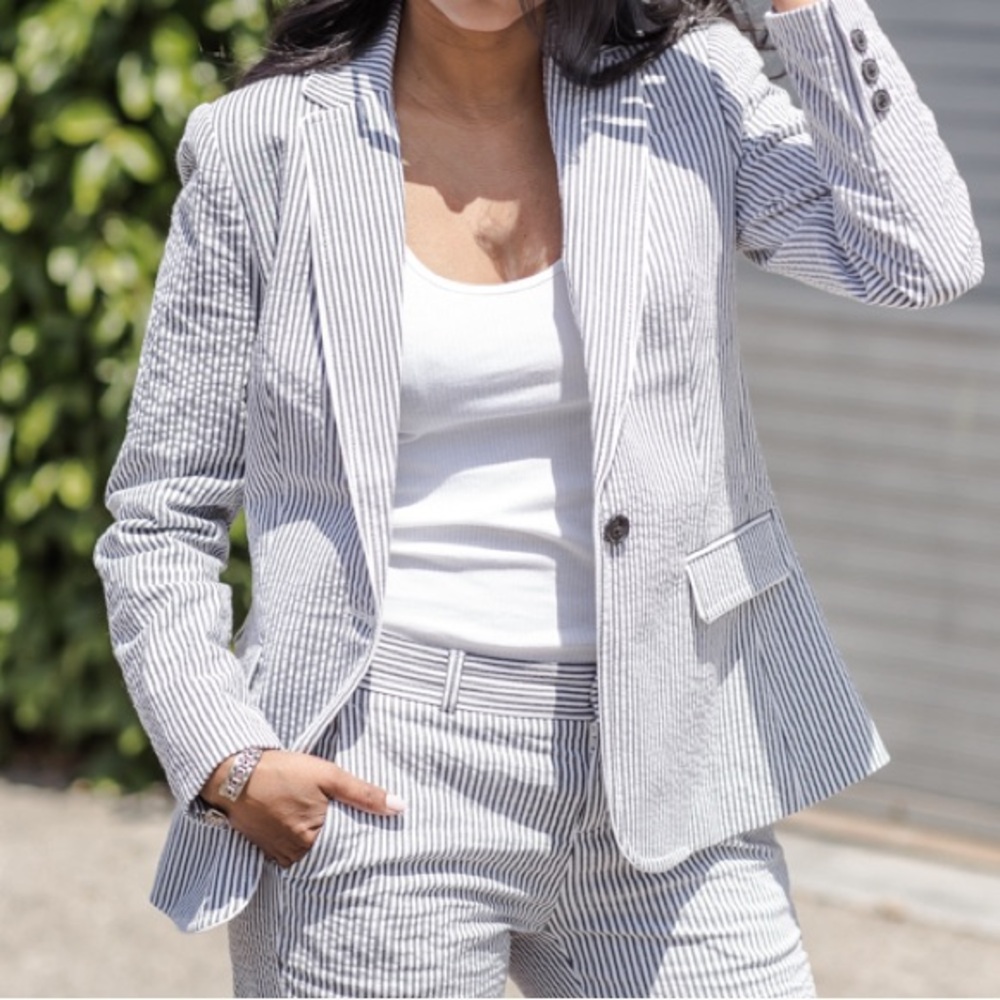 Banana Republic Seersucker Blazer size 6 Tailored